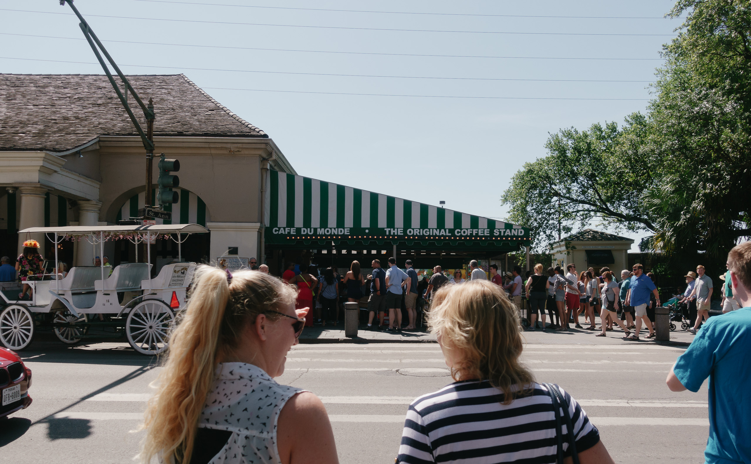 observing the crossing at Cafe Du Monde