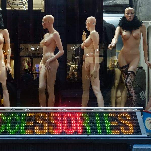 nude mannequins at abracadabra