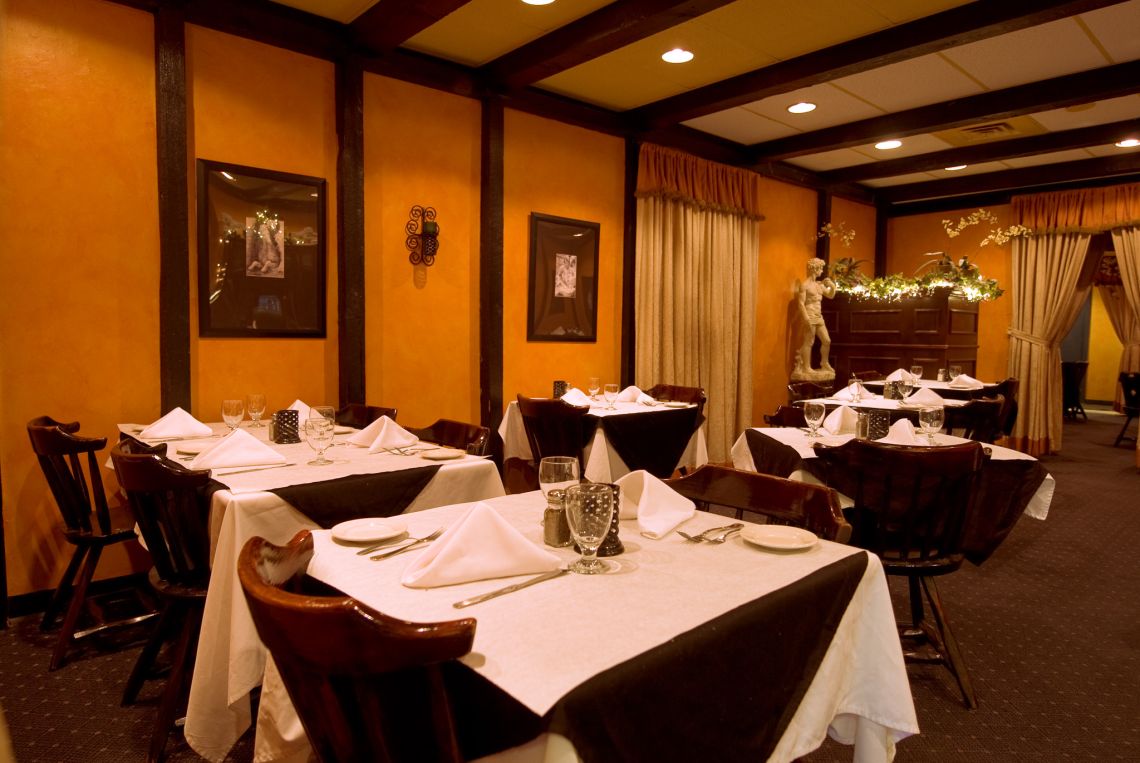 Dining Room at Pizzutti's