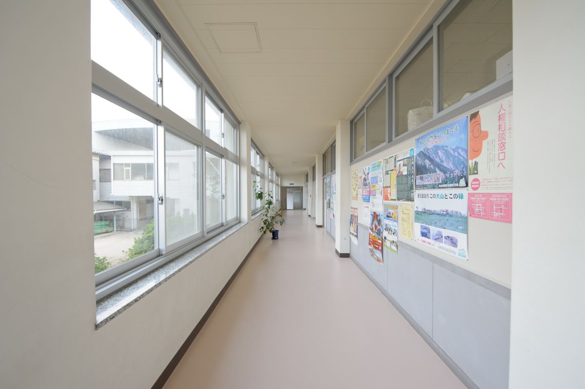 facilities at a middle school in nawa, yonago, japan hallway