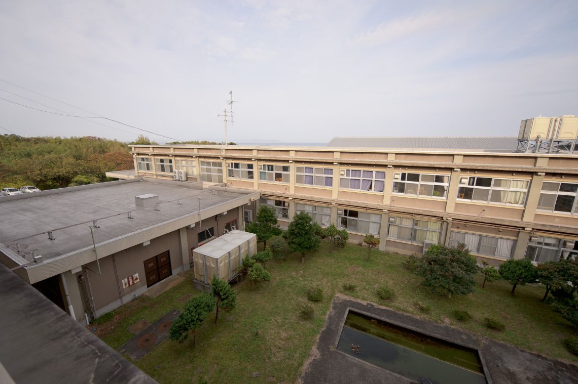 facilities at a middle school in nawa, yonago courtyard buildings