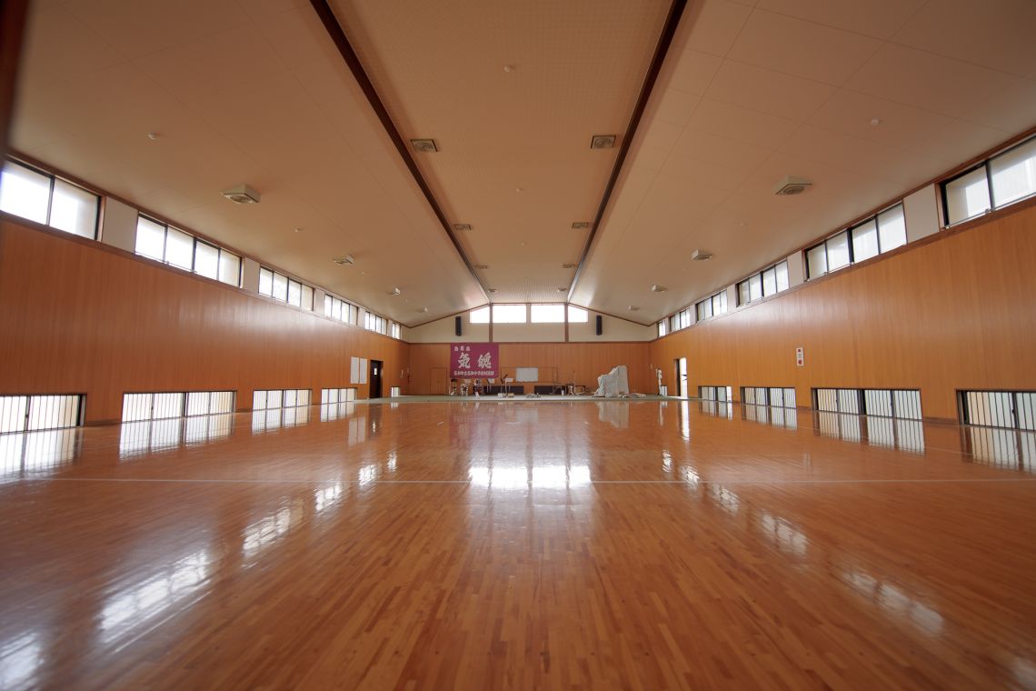 facilities at a middle school in nawa, yonago gynasium