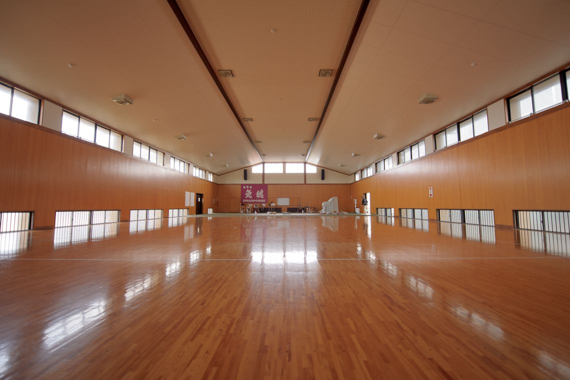 facilities at a middle school in nawa, yonago gynasium