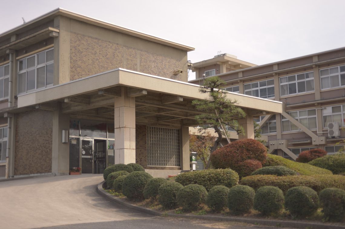 facilities at a middle school in nawa, yonago