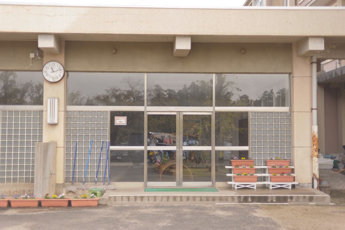 facilities at a middle school in nawa, yonago