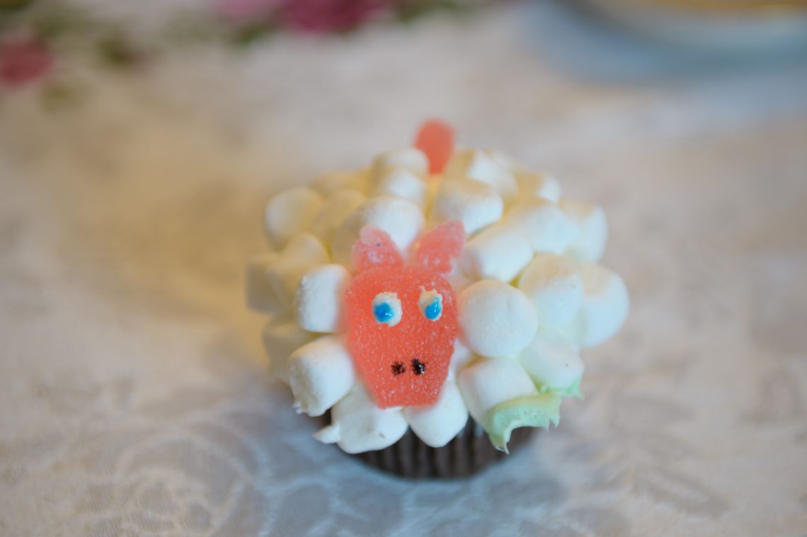 cupcake that looks like a sheep