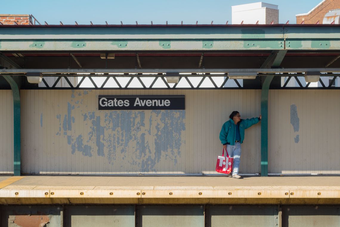 man train jz stop gates ave bed-stuy brooklyn