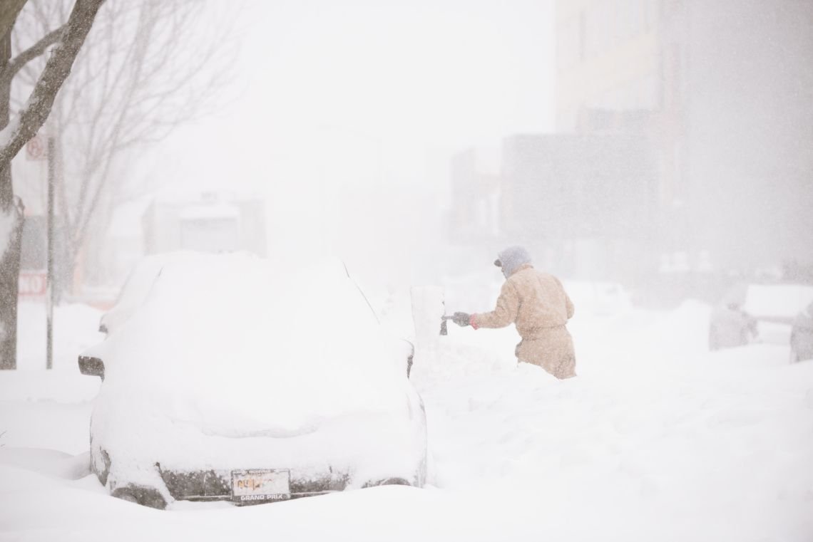Snow removal laborer, Lexington Ave