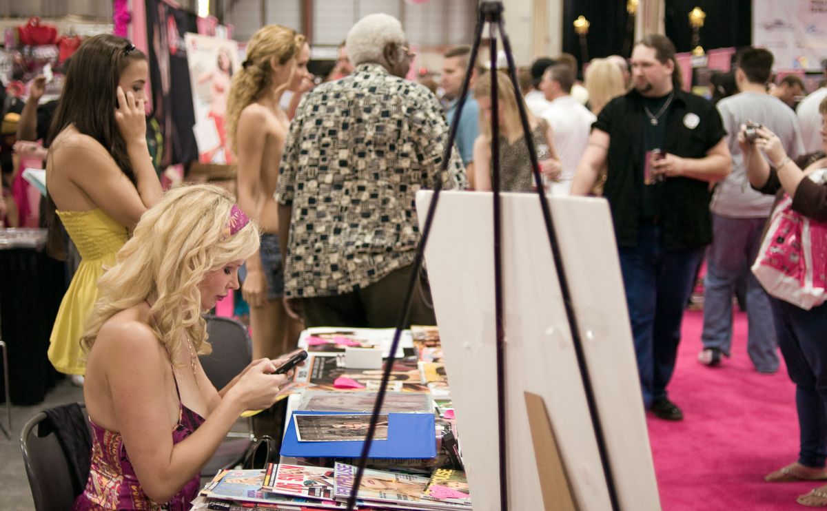 exxxotica 2008 adult convention