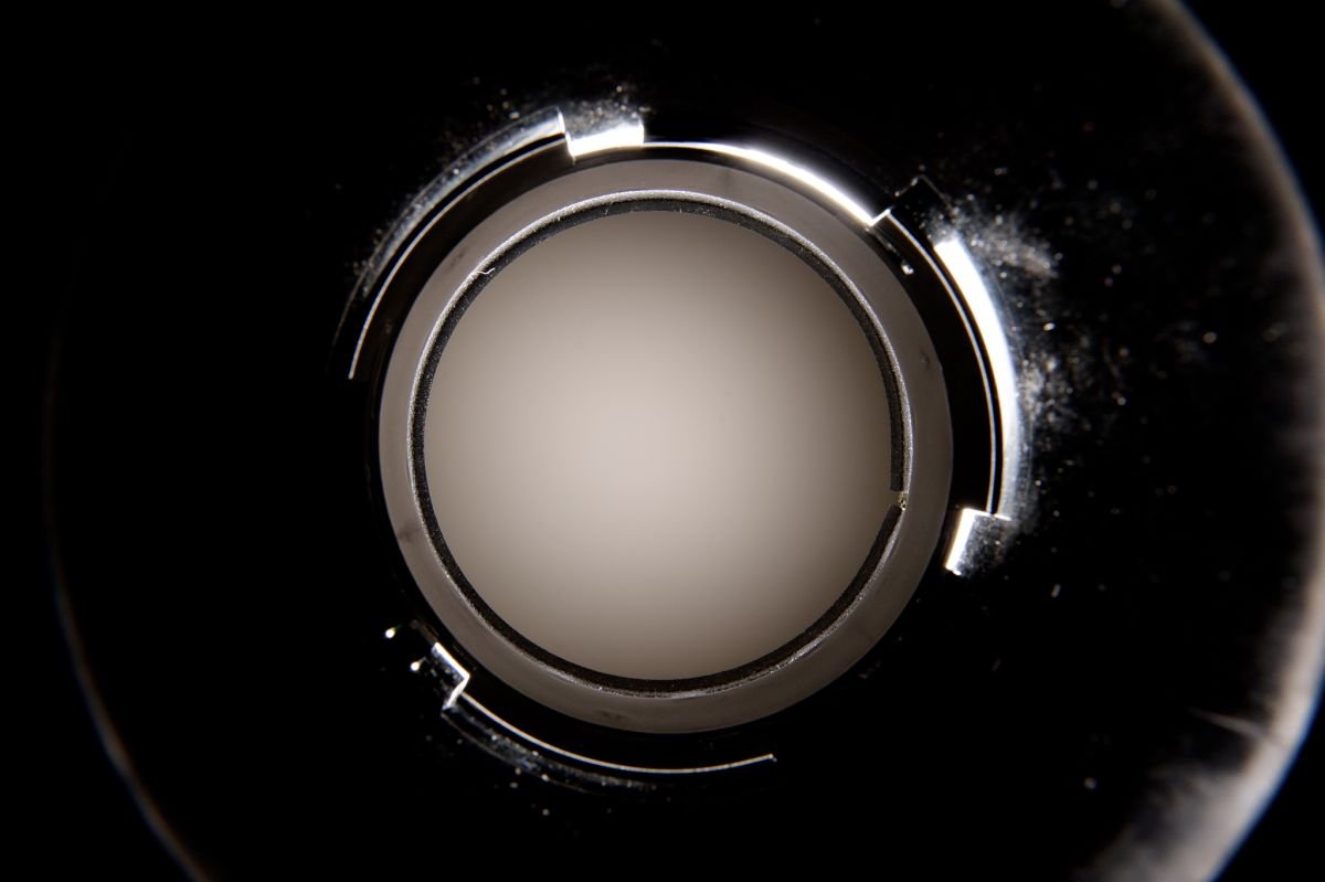 inside a alienbee ringflash unit going off