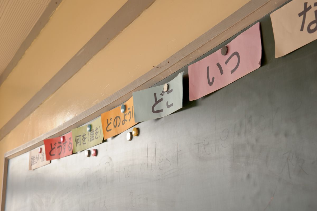 facilities at a middle school in nawa, yonago, english classroom