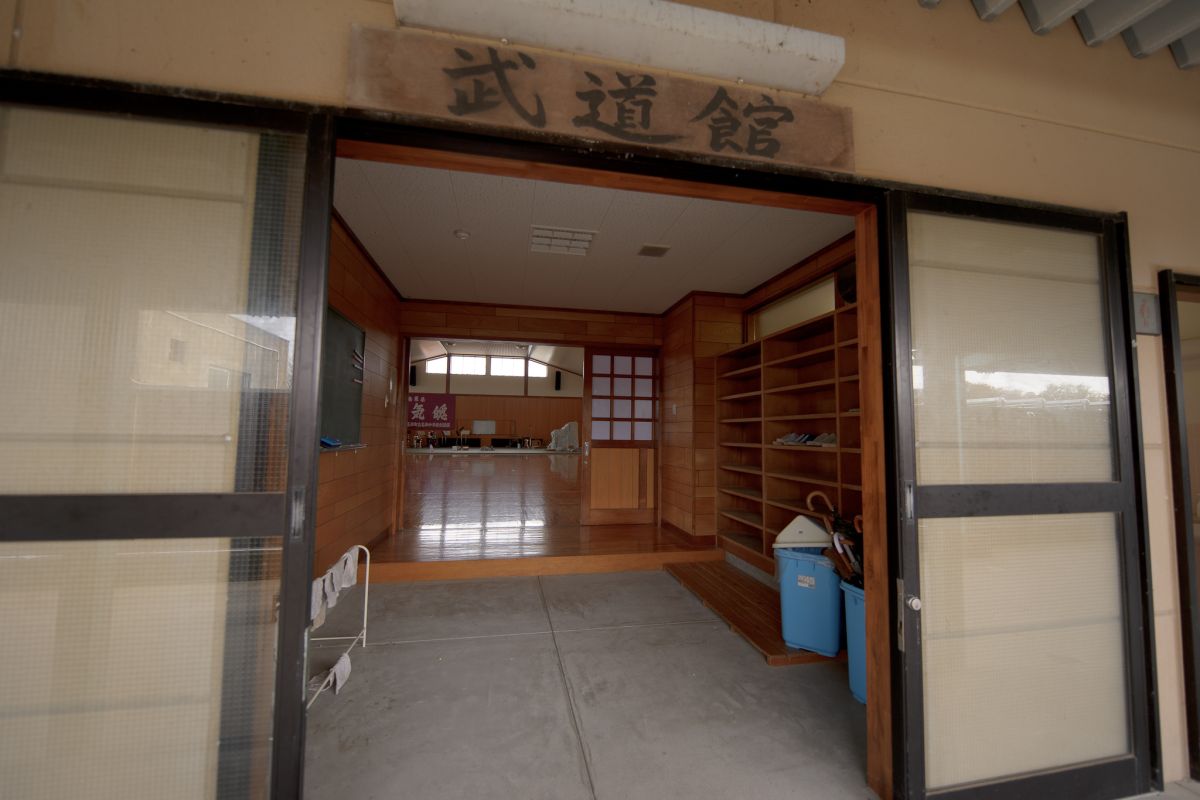facilities at a middle school in nawa, yonago gynasium
