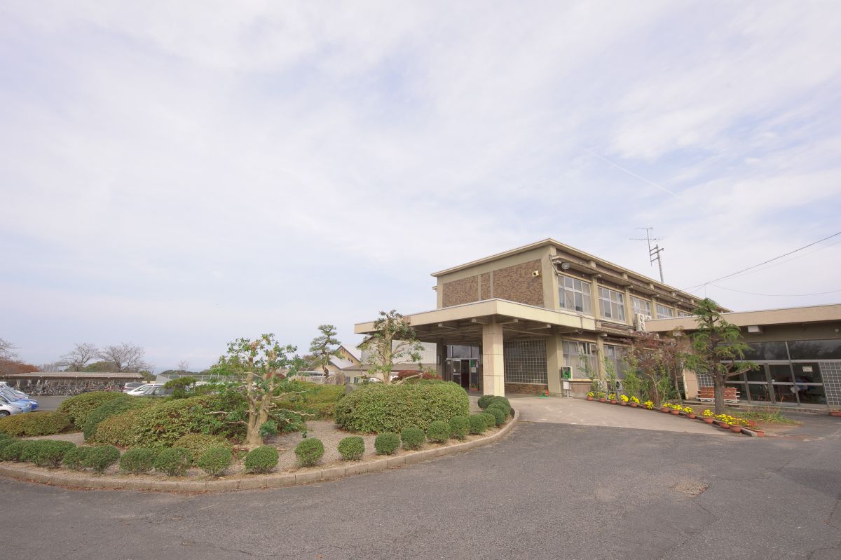 facilities at a middle school in nawa, yonago