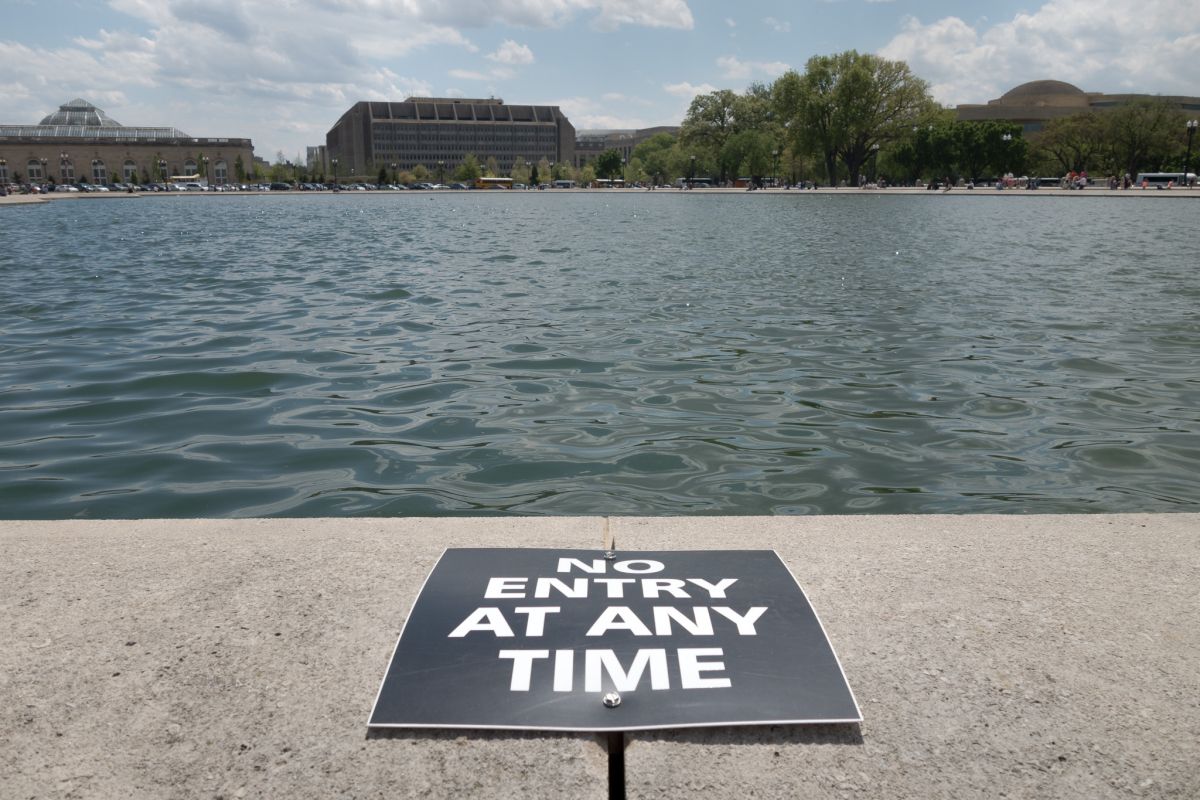 no entry pool monument pool Washington, D.C.