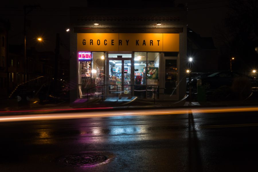 Light traffic in front of Grocery Kart