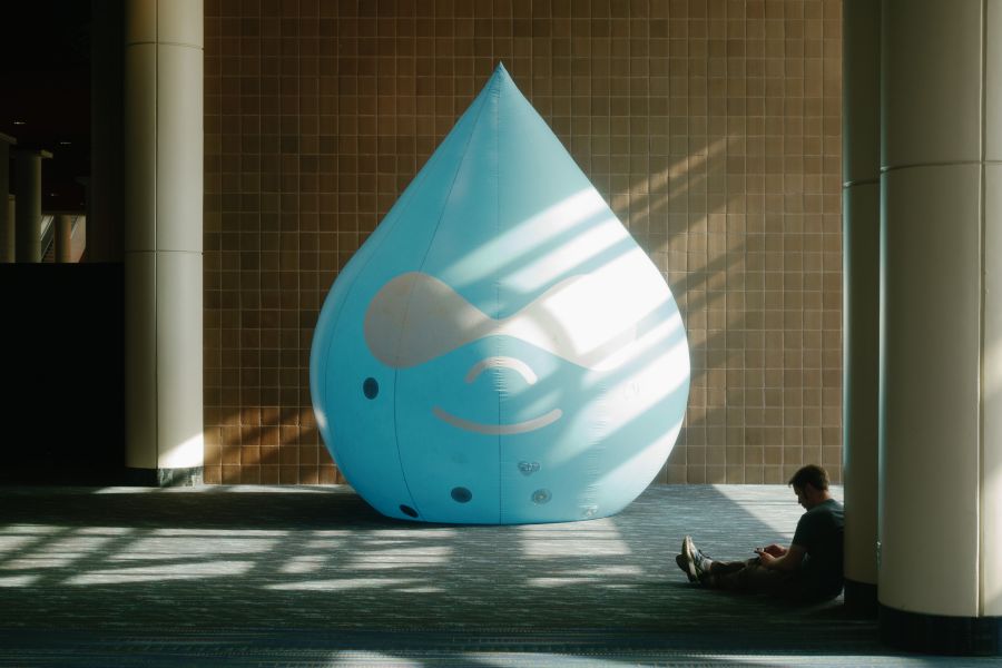 Man catching a couple minutes at DrupalCon